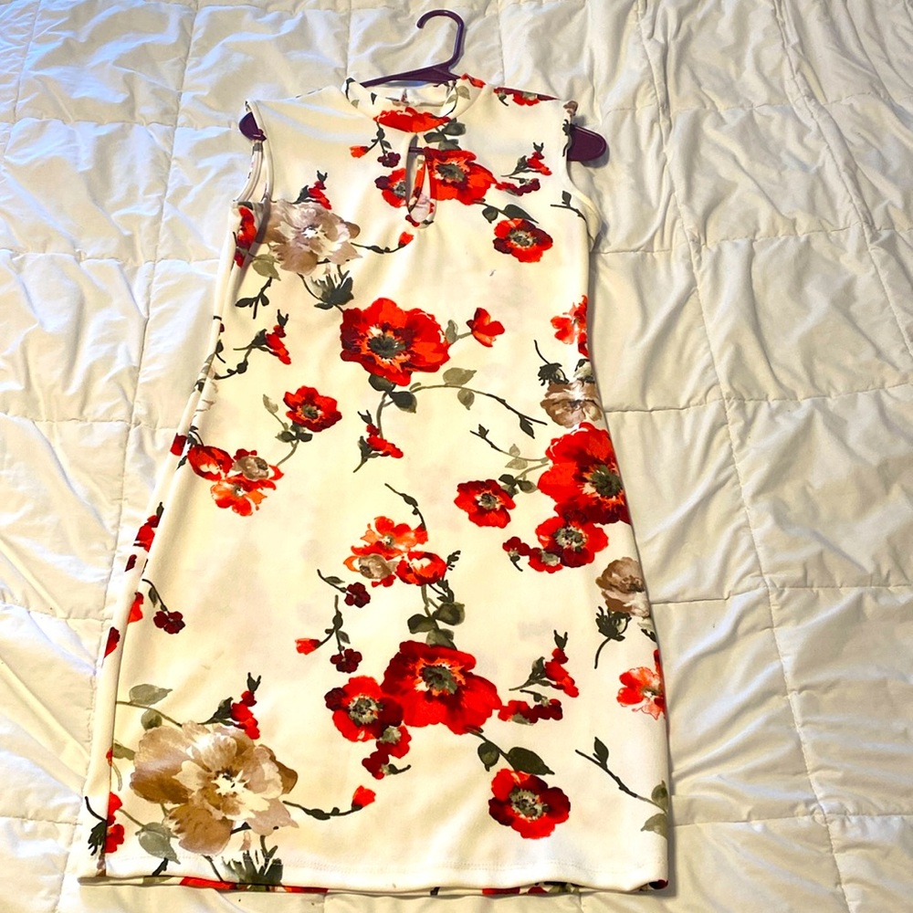 Floral keyhole dress